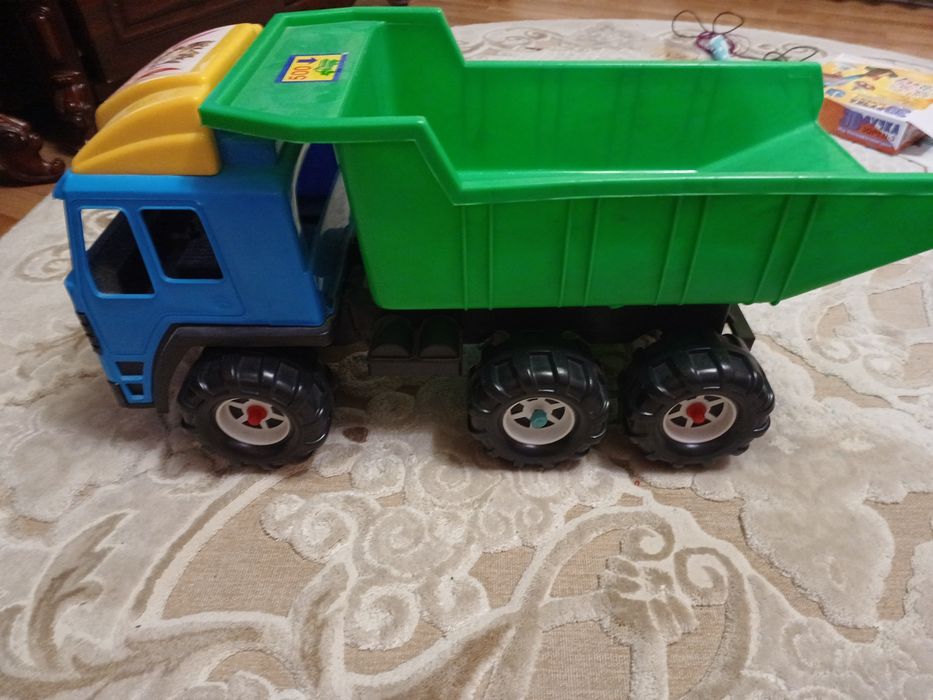 Продам детский грузовик