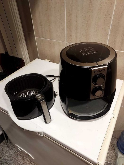 Airfryer. Perfeito para a cozinha. Para fritar sem óleo e para assar.