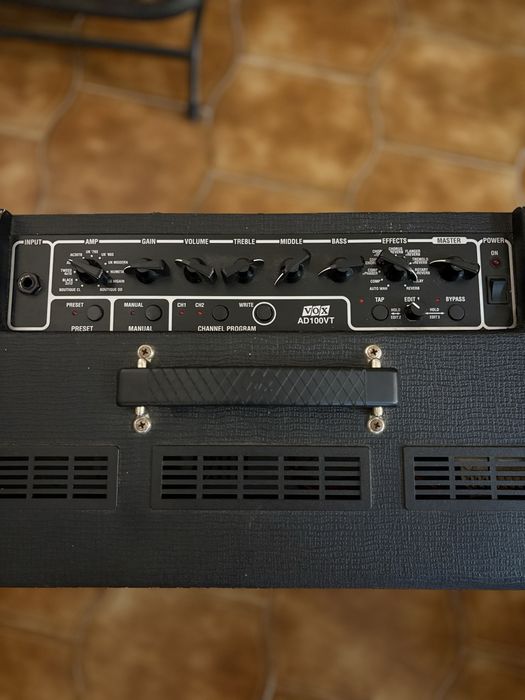Combo VOX Valvetronix AD100VT – 100W