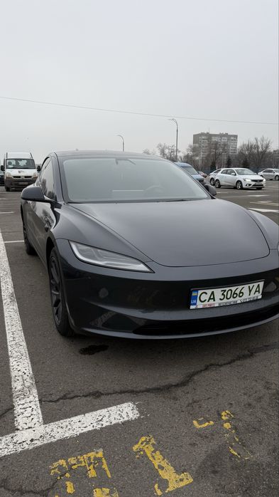 Пропоную Tesla Model 3 2024 року у версії Standard Plus.
Авто з мінімальним пробігом — всього 5 000 км, стан максимально близький до нового.

Пригнана з США.
Відновлення виконано професійно, з використанням оригінальних запчастин.
Кузов рівний, зазори заводські, фарбування виконане якісно.

Батарея у відмінному стані, без помилок
Усі системи та електроніка працюють коректно
Чистий салон, без потертостей і сторонніх запахів
Ходова частина без зауважень

Автомобіль повністю обслужений, не потребує жодних вкладень.
Готовий до будь-яких перевірок на СТО.

Ідеальний варіант для тих, хто шукає нову Tesla за вигіднішою ціною.

Огляд за домовленістю
Телефонуйте — із задоволенням відповім на всі запитання