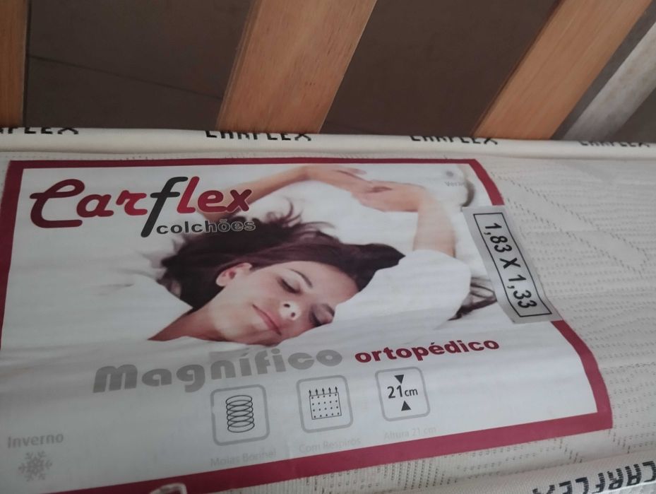 Cama de casal com colchão e estrado