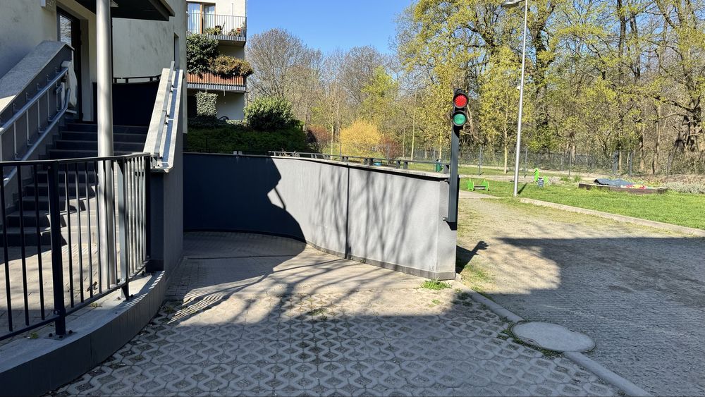 Wynajmę duże miejsce postojowe na samochód + motor + rowery ul.Rybnicka