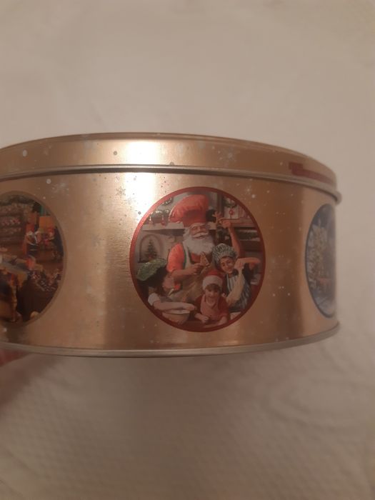 Жестяная металлическая коробка