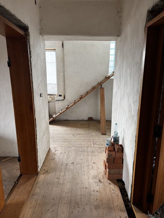 Продається цегляний спарений будинок в м. Самбір