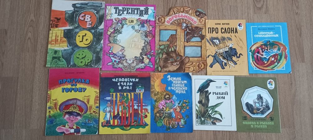 Книжки для самых маленьких детей в хорошем состоянии.