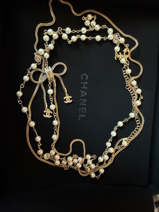 Кольє Chanel з упакуванням