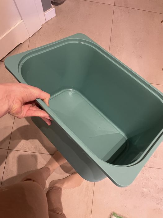 Regał trofast + 2 duze pojemniki