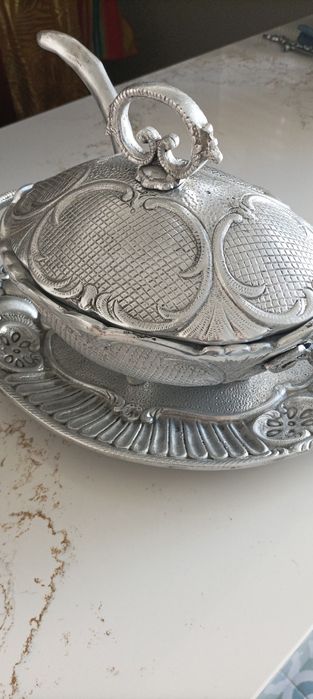 Terrina em estanho