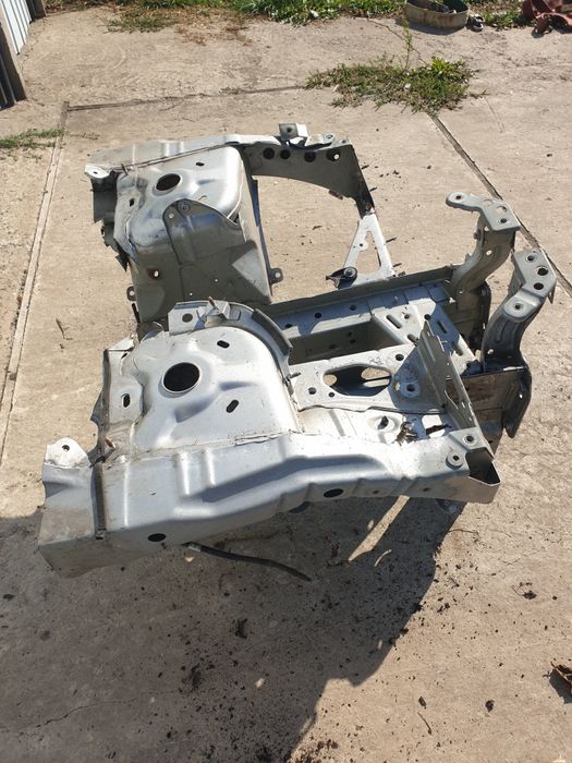 Передня четверть ліва та права  Renault megane 2010 2016 Рік