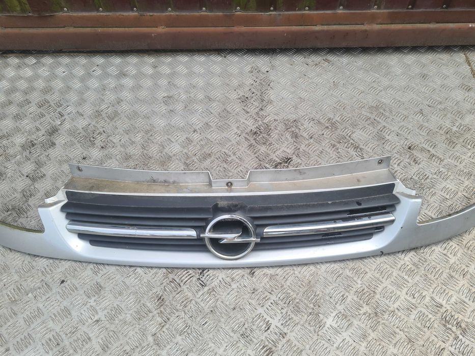 Renault Trafic II grill atrapa Opel Vivaro