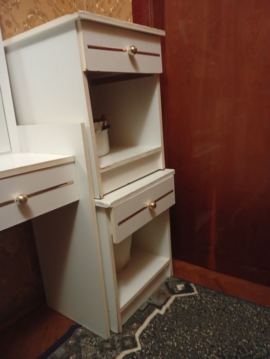 Продається тумба з дзеркалом