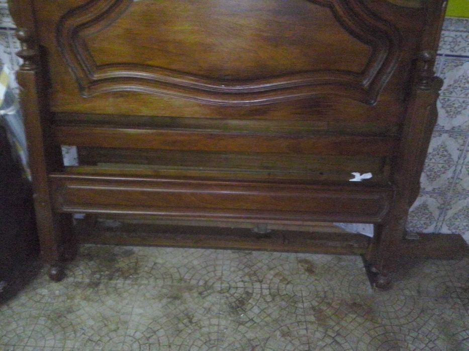 Cama de casal madeira bom estado