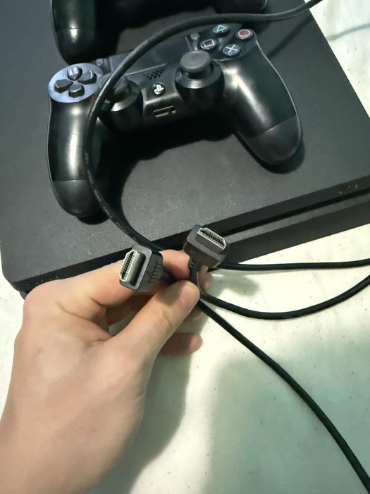 PlayStation4 slim 500gb +kierownica, dwa pady i gry