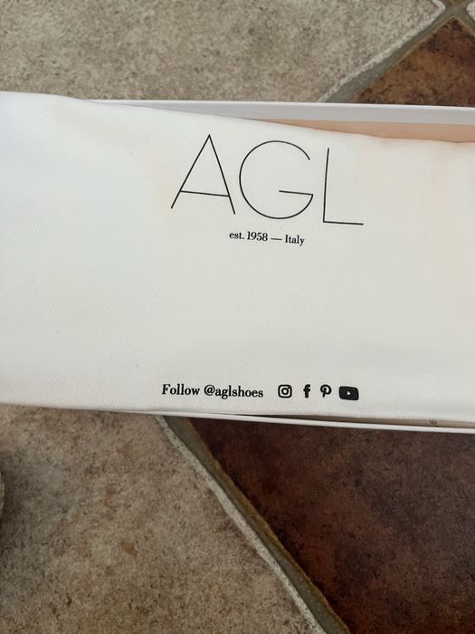 Продам балетки AGL