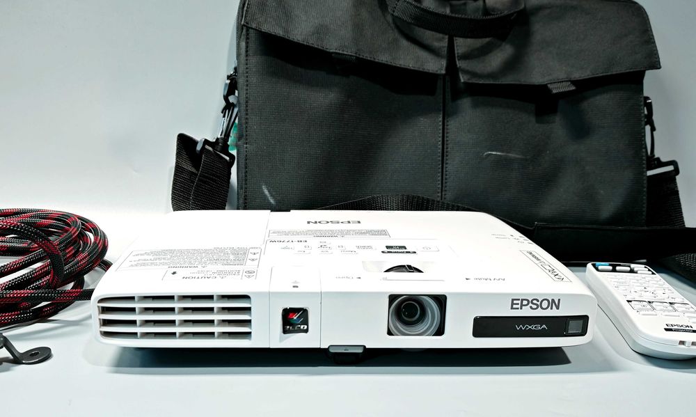 Projektor multimedialny Epson SLIM 3LCD WiFi HDMI EB-1776W Pilot Mocny