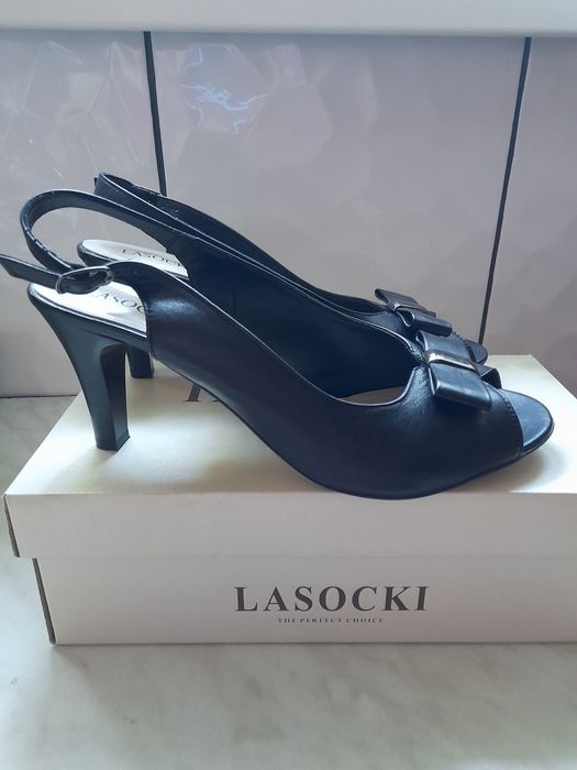 Sandałki z kokardką