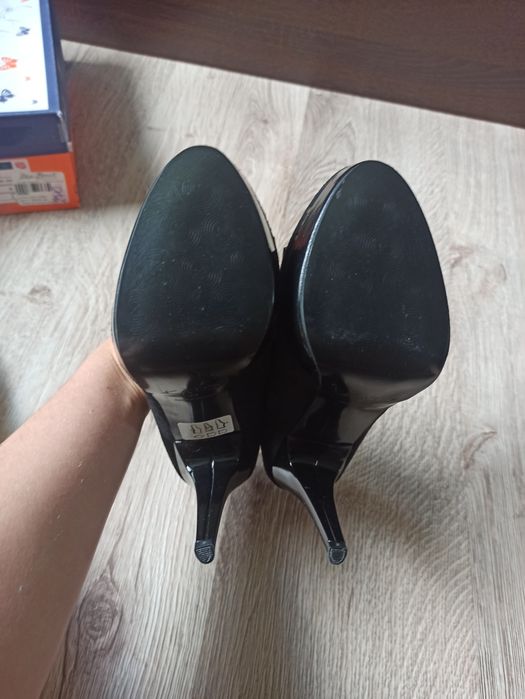 Buty szpilki czółenka platforma skóra Nowe 37
