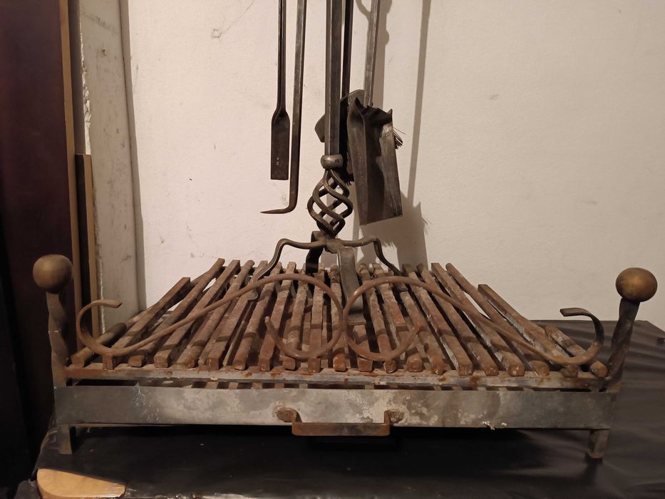 Conjunto de lareira em ferro