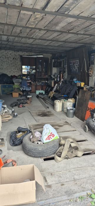 Продам гараж за недостроенной поликлиникой.