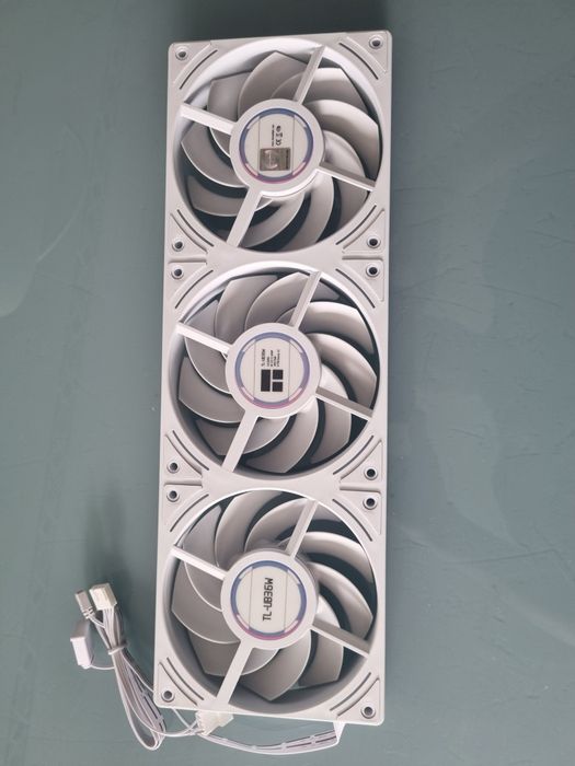 Ventoinha 360mm Thermalright TL-UB36 2150RPM ARGB 4 Pinos PWM Branca
