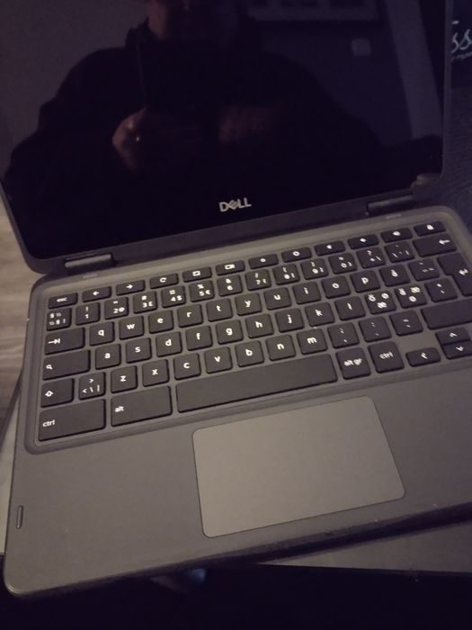 Laptop DELL z ładowarką