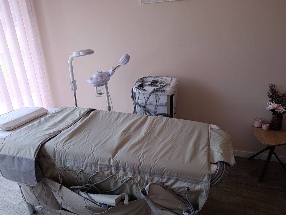 MAQUINA DE PRESSOTERAPIA COM INFRAVERMELHOS E ELETROESTIMULAÇÃO 3 EM 1

- Pressoterapia a pressão (Drenagem Linfática)

- Eletroestimulação (Ginástica