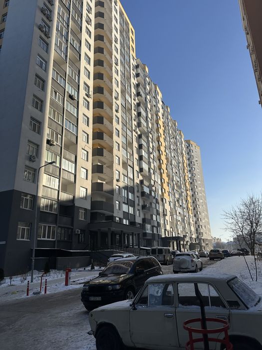 Продам 3-кімнатну квартиру по вул.Симона Петлюри,21Б (Атлант)