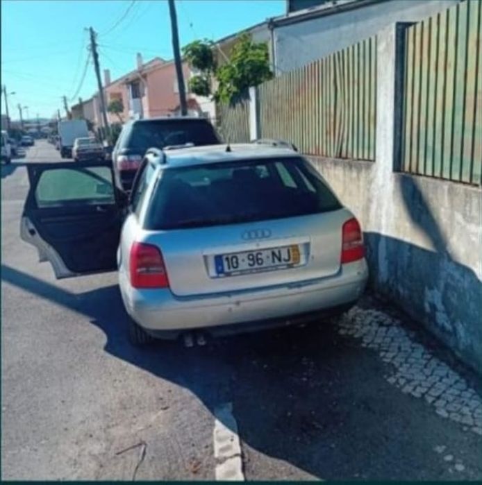 Carrinha Audi A4 "Motor a bater."