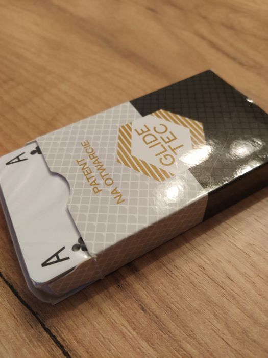 Talia zafoliowanych kart