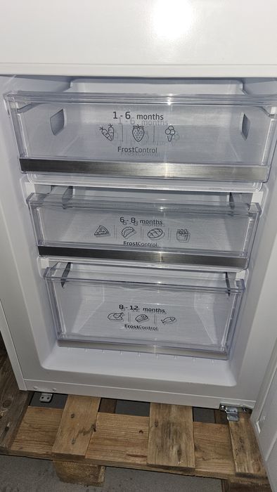 NOWA Lodówka AMICA do zabudowy BK3265.4Ui(E)