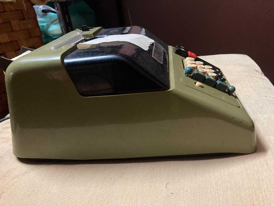 Máquina de calcular OLIVETTI