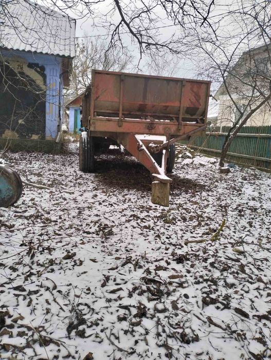 Розкидач гною в робочому стані