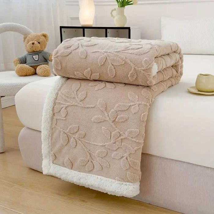 Гарний плед 200х230 см бежевого кольору з декором гілочки