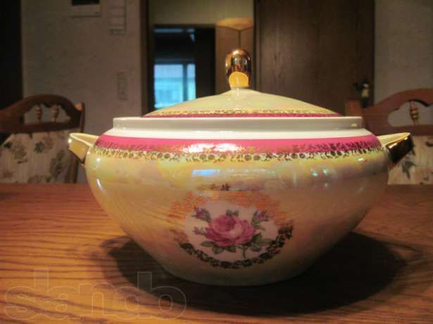 Новый,немецкий сервиз чайно- столовый на 12 пер