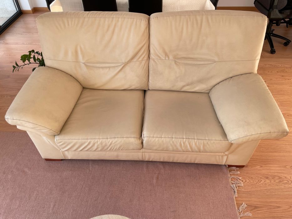 Sofá em Pele - Conforto e Elegância