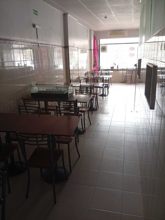 Snack bar totalmente equipado e bem localizado. Rio de Mouro • OLX.pt