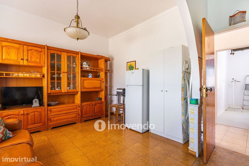 Moradia T4 mais Anexo T1, com jardim, na Caparica