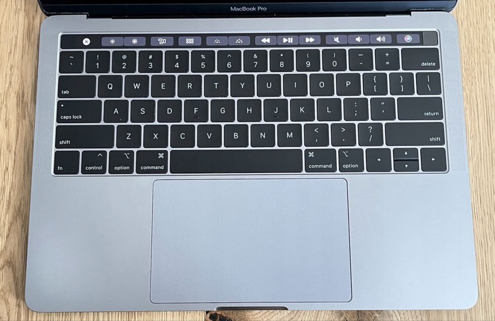 /// MEGA SZYBKI I PIĘKNY /// Laptop Apple Macbook Pro 13 SSD Touchbar