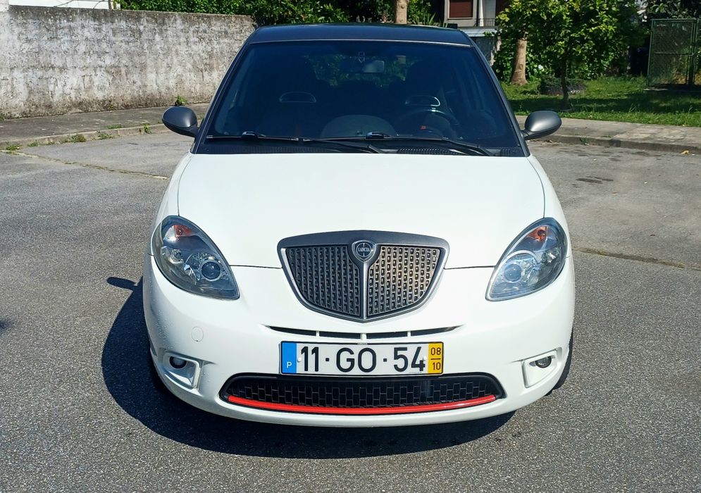 Lancia Ypsilon MOMO extras Abarth