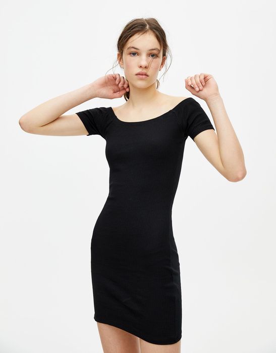 Dopasowana, Czarna sukienka Pull&Bear, idealny stan, rozmiar S/M