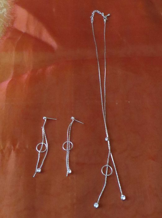 Conjunto Colar e brincos, malha metálica c brilhante - Novos
