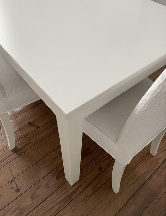 Conjunto de mesa extensivel para 6 pessoas e 4 cadeiras HENRIKSDAL