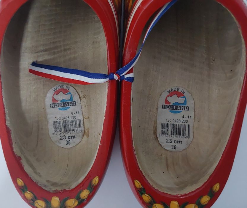 SAPATOS,SOCAS,TAMANCOS HOLANDESAS ANTIGAS.Colecção,Casa,Quarto.Sala.