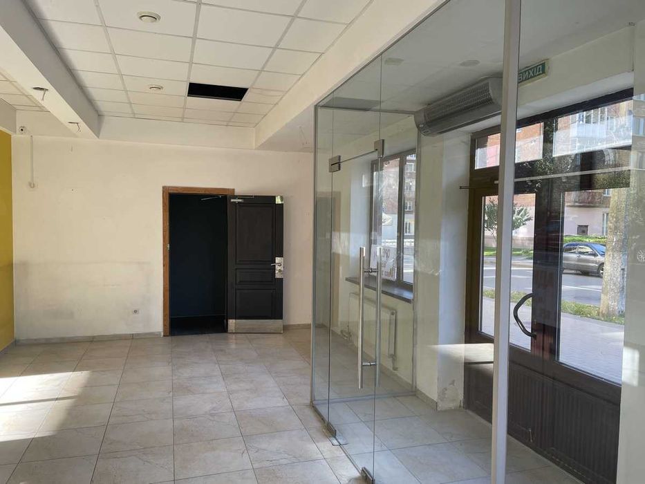 Оренда приміщення в центрі міста 83.5 м.кв. ( вул. Г.Полуботка, 22)