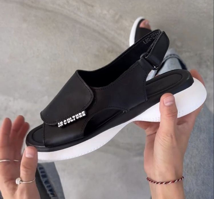 Босоніжки шкіряні 39