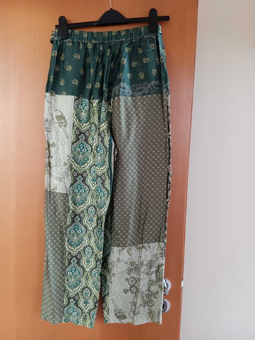 Calcas estampadas em cetim