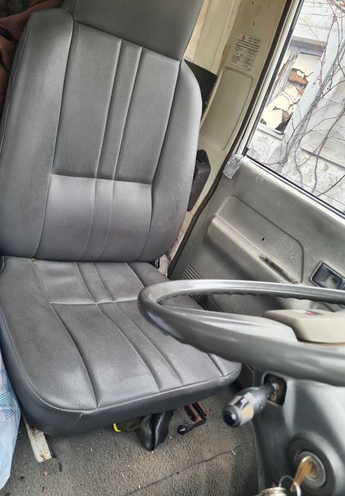 Mitsubishi Canter FH 100 de 1993, pronto a trabalhar, versão pesada.