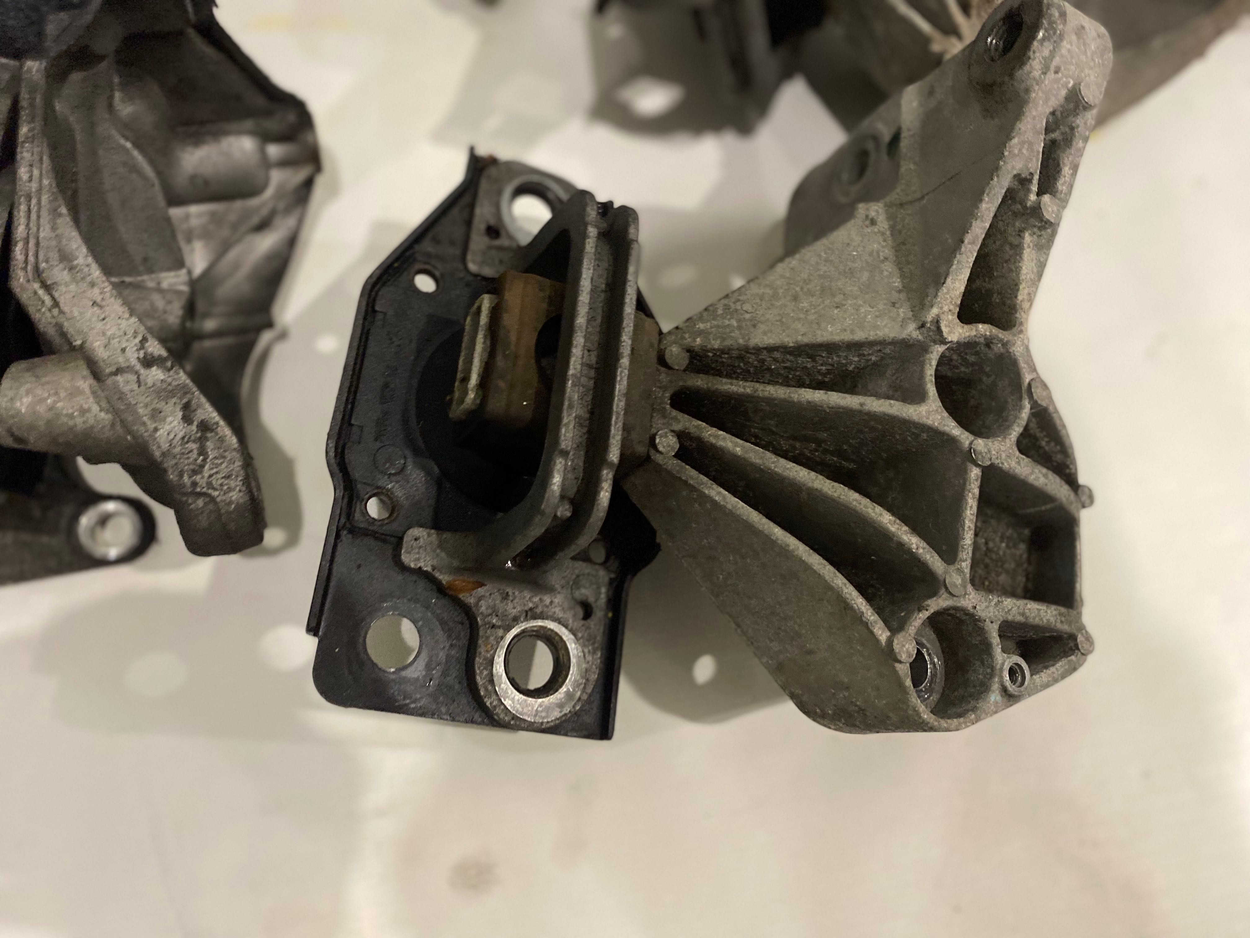 Подушка двигателя опора Nissan Qashqai j10 сценик меган кашкай 1.5 2.0 ...