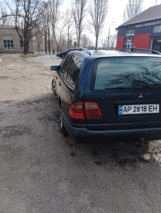 Продам Мерс 210.универсал