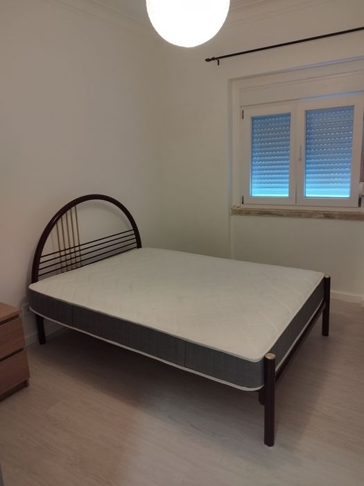 Alugo quarto com suíte